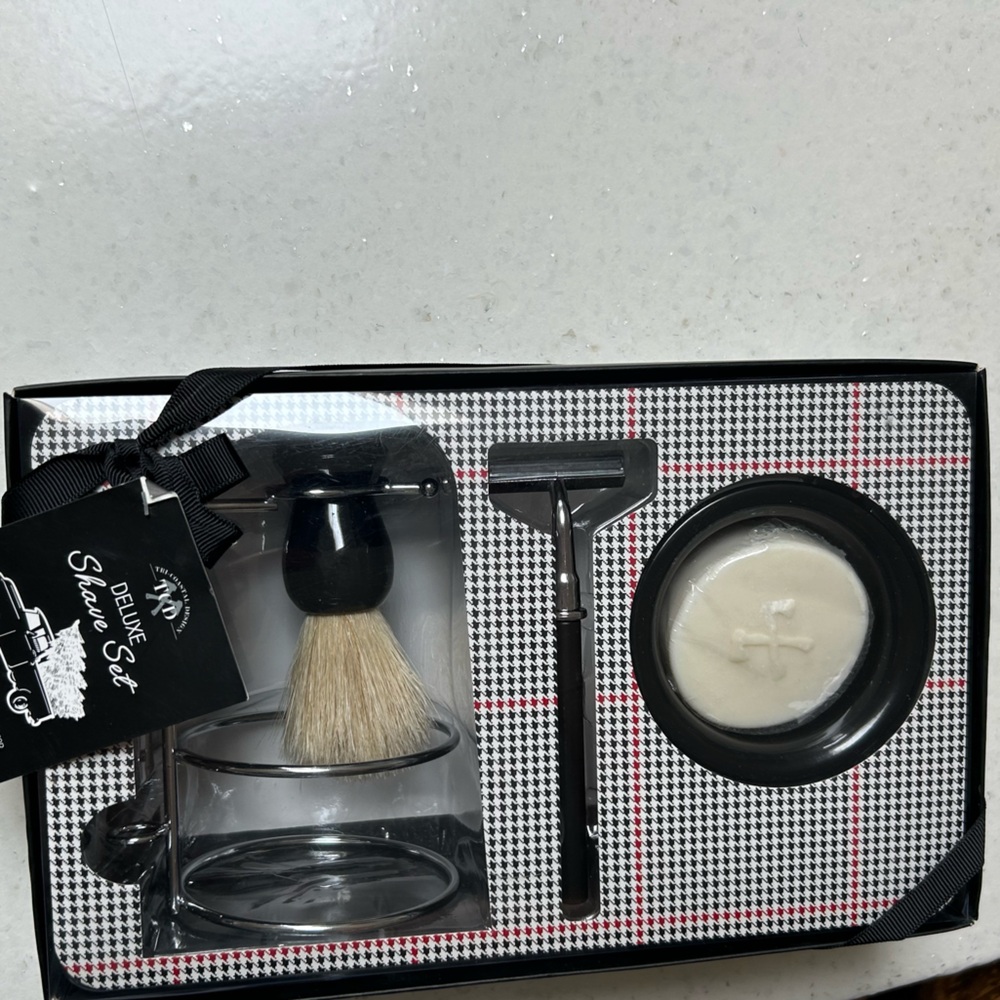 Men's Deluxe Shaving Set with Brush and Razor